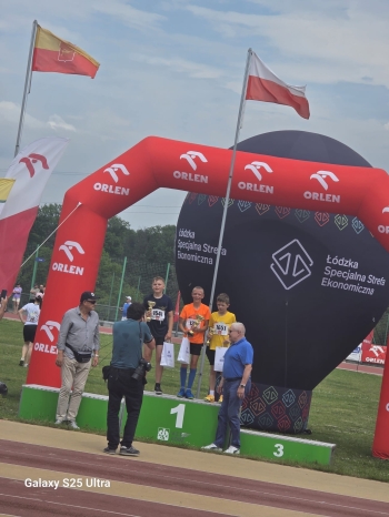 Paweł na podium z rywalami (1).JPG