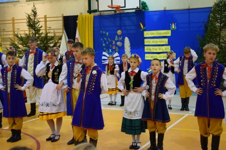 ZESPÓŁ PIEŚNI I TAŃCA ZIEMI CHOJNICKIEJ „KASZUBY”