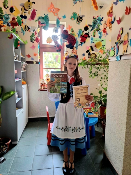 SERDECZNIE GRATULUJEMY ALEKSANDRZE HÖHN LAUREATCE V EDYCJI KONKURSU ,,WIERSZAMI TUWIMA WIO