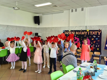 DZIEŃ MAMY I TATY W ODDZIALE PRZEDSZKOLNYM „A”