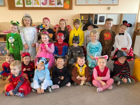 MIĘDZYNARODOWY DZIEŃ POSTACI Z BAJEK U MALUCHÓW