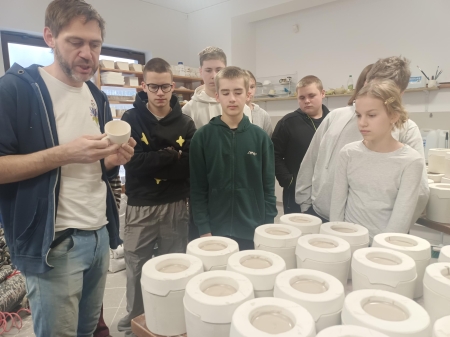 SPOTKANIE Z KASZUBSKIM RZEMIOSŁEM – WARSZTATY W PRACOWNI CERAMIKI ARBATA