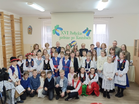 NASZE UCZENNICE Z NAGRODAMI W KONKURSIE RECYTATORSKIM „POETYCKIE PODRÓŻE PO KASZUBACH”