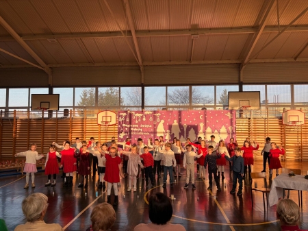 MAGICZNE ŚWIĘTA Z BABCIĄ I DZIADKIEM