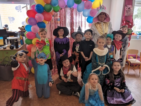 ZABAWA KARNAWAŁOWA U „STARSZAKÓW”