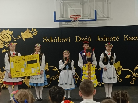 SZKOLNY DZIEŃ JEDNOŚCI KASZUBÓW